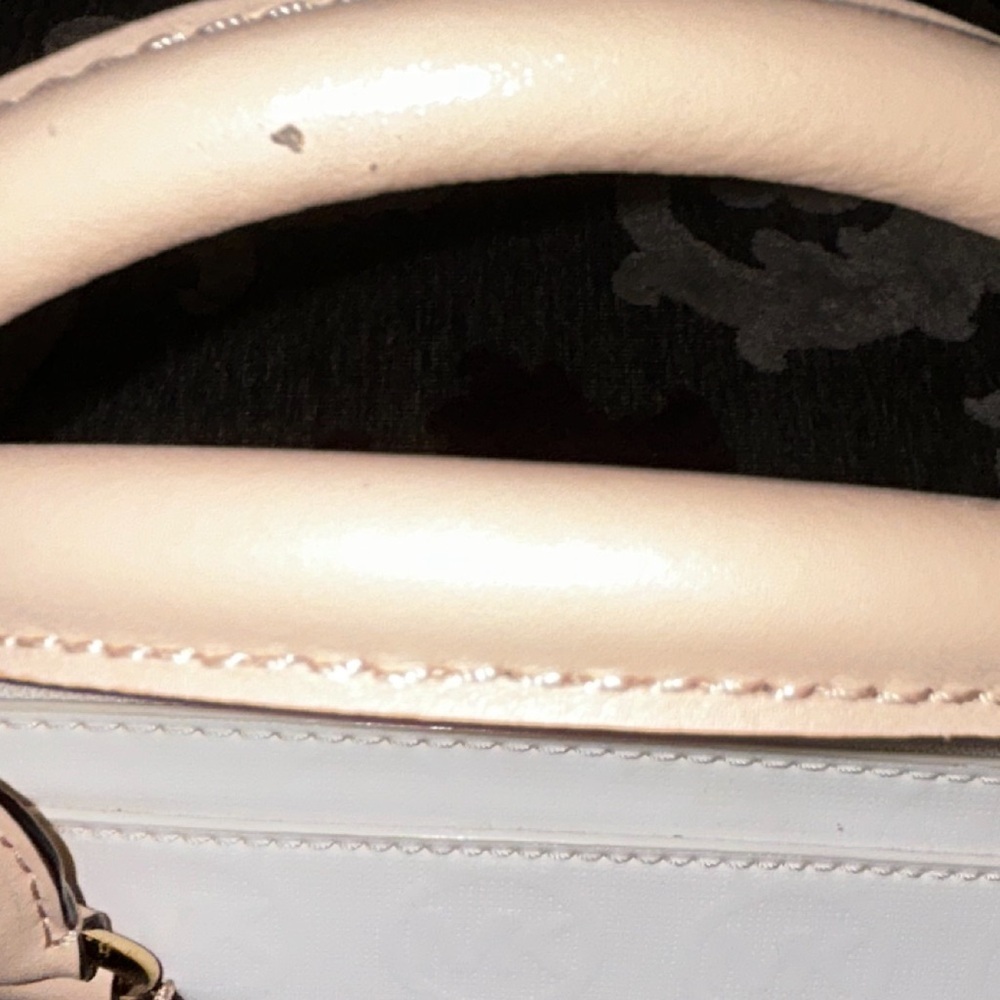 Pre loved Michael Kors patent Cindy dome satchel - Picture 9 of 10